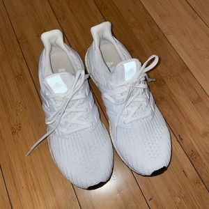 Women’s all white Ultaboost W6.5
